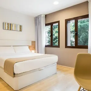 Ginosi Pedralbes Hotel